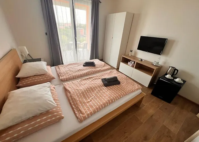 بيت ضيافة Na Svahu 4*